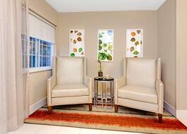 メインステイ スイーツ シカゴ ホフマン エステーツ 写真