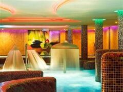 トゥー ウェルネス ホテル 写真