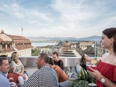 ベース ニヨン 写真