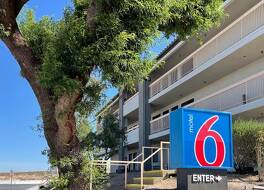 Motel 6 Barstow, CA I15 and Lenwood Road 写真