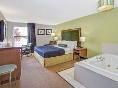 デイズ イン バイ ウィンダム グレート レイクス ネイバル ベース 写真