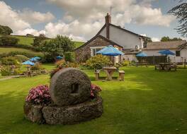 ザ グレイハウンド イン & ホテル 写真