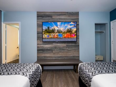 コロニー ホテル 写真