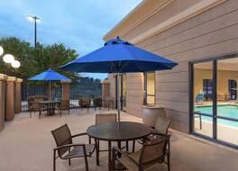 ハンプトン イン アンド スイーツ パイン ブラフ