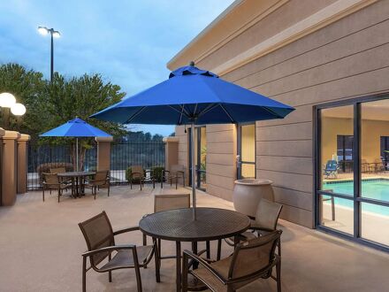 ハンプトン イン アンド スイーツ パイン ブラフ 写真