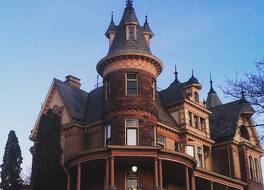 Henderson Castle Inn 写真