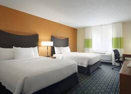 フェアフィールド イン & スイーツ バイ マリオット シャンペーン 写真