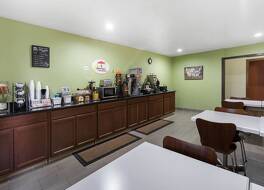 スーパー 8 バイ ウィンダム マンフォードヴィル ケンタッキー 写真