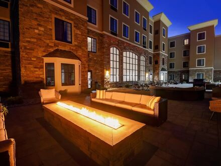 Staybridge Suites Holland 写真