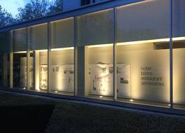 イビス スタイルズ コルトレイク エクスポ 写真