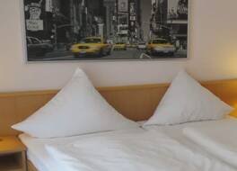 フィルムホテル リリ マルリーン 写真