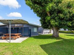 ティン キャン ベイズ スリーピー ラグーン モーテル 写真