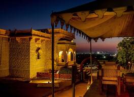 ホテル ラワル コット 写真