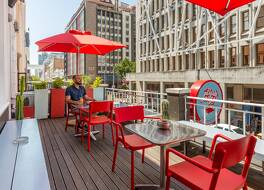 ダディ ロング レッグス アート ホテル