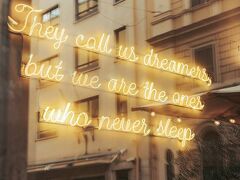 イエロースクエア ローマ 写真