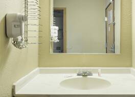 スーパー 8 バイ ウィンダム メンドタ I-39 写真