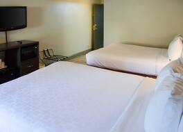 クラリオン イン ニア ルックアウト マウンテン 写真