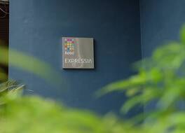 エクスプレシア ホテル マカッサル 写真