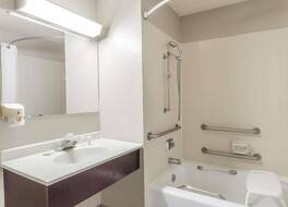 スーパー 8 バイ ウィンダム セント チャールズ 写真