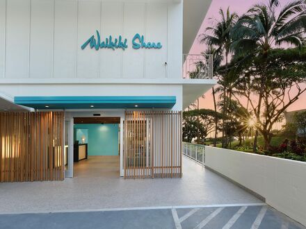 ワイキキ ショア バイ アウトリガー 写真