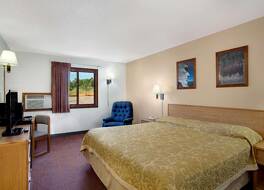 スーパー 8 バイ ウィンダム ホット スプリングス 写真