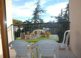 ユゼ アパート ホテル 写真