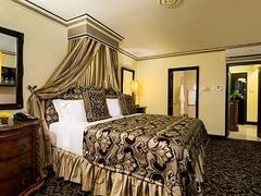 Terra Nova, BW Premier Collection 写真