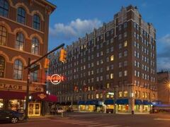 ハンプトン イン インディアナポリス ダウンタウン アクロス フロム サークル センター 写真