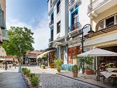 Colors Ladadika Central 写真