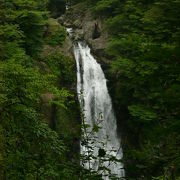 日本の滝１００選に選ばれてます