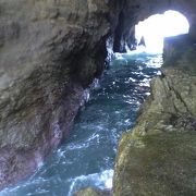 ガニガ浦にある海の洞窟