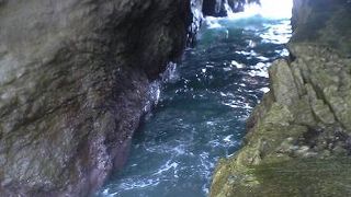 ガニガ浦にある海の洞窟