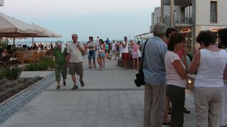 バラトンフレドのオシャレなホテルの敷地でホットな夜を