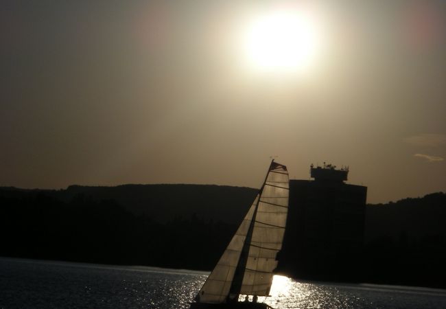 バラトンフレドからティハニまで1時間のミニクルーズ