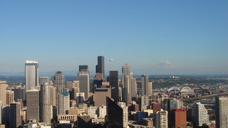 晴れた日か、夜景で