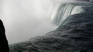 落ちる水の厚さに圧倒！