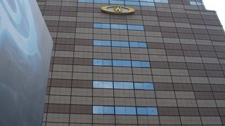 駅前ランドマーク！地下のお土産も充実。