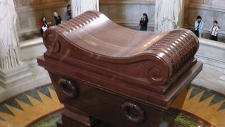 ナポレオンの墓があるパリのアンヴァリッド（２００６年１０月３日）