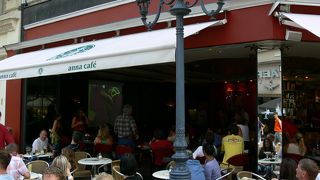 朝早くから夜遅くまでやってるカフェ