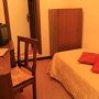 ロビーは豪華だけど部屋は激狭！