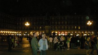 土曜夜のマヨール広場
