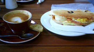 ベーカリー「パンドラ」