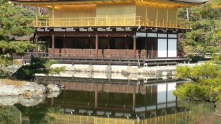 京都、初冬の金閣寺