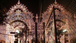 犠牲者の鎮魂と街の復興を願う光の芸術