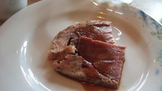 せかせかせずにゆっくりと食事を楽しめる