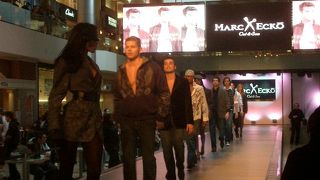 ファッション・ショーが見れます