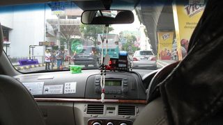 ホテルに待機しているタクシー