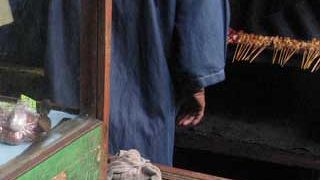 ウブド朝市の　名前もないサテやさん