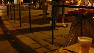 王宮の夜景を眺めながら手軽な飲み会を。