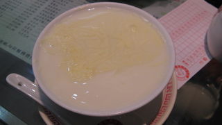 【港澳義順牛奶公司】なつかしいような優しい味わい馳名雙皮燉奶（※各支店の住所＆営業時間あり）